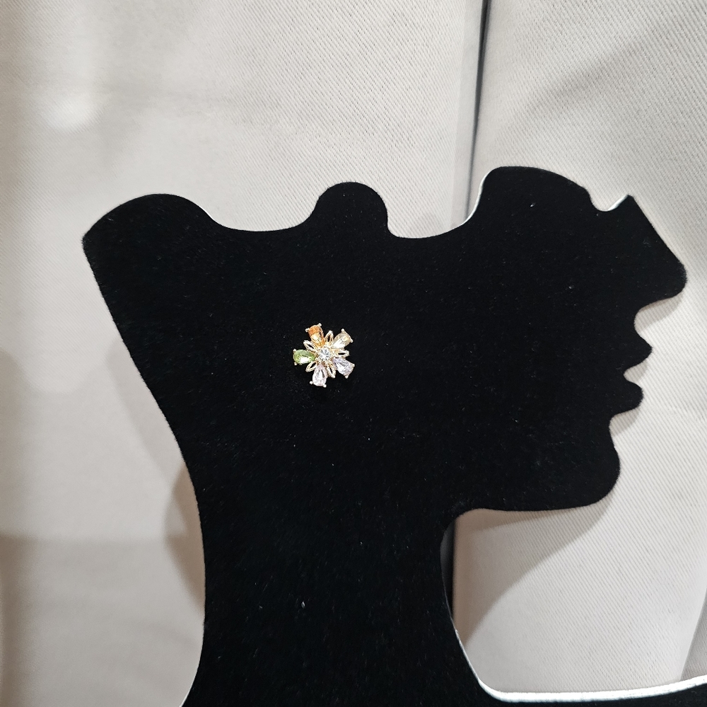 NIP Rhinestone Daisy Flower Stud Earrings Multi-Colored - Picture 3 of 6
